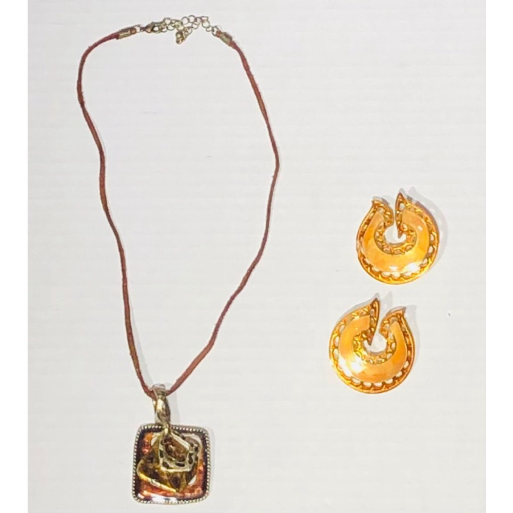 Vintage Gold Tone Layered Pendant Necklace and Earrings Set